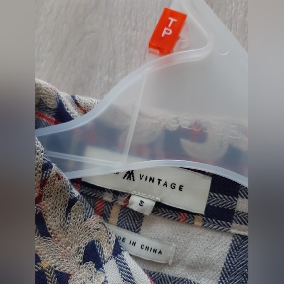 Embroidered  plaid shirt - Picture 3 of 6